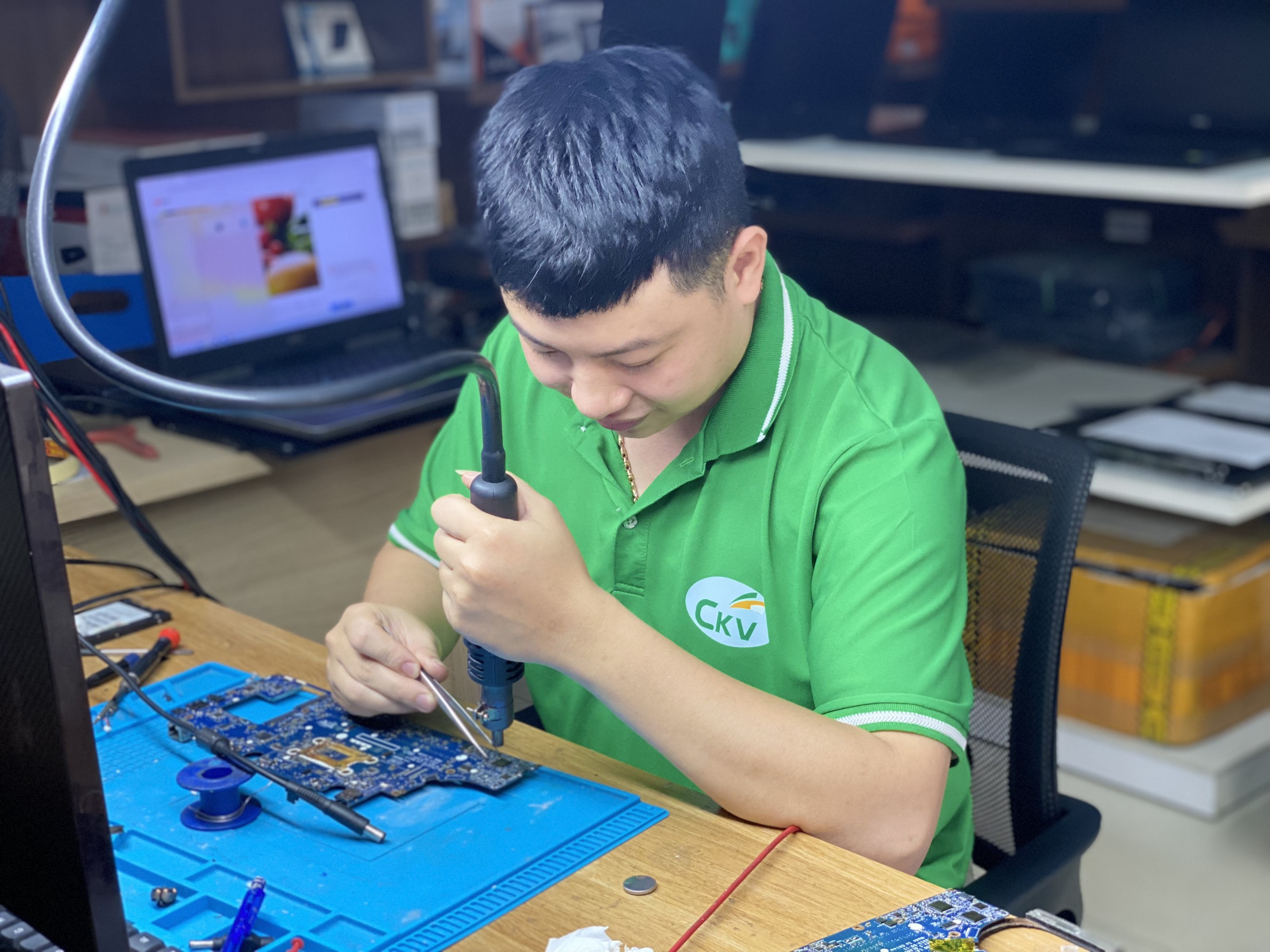 Đào Tạo Học Viên Sửa Chữa Laptop Bắc Ninh