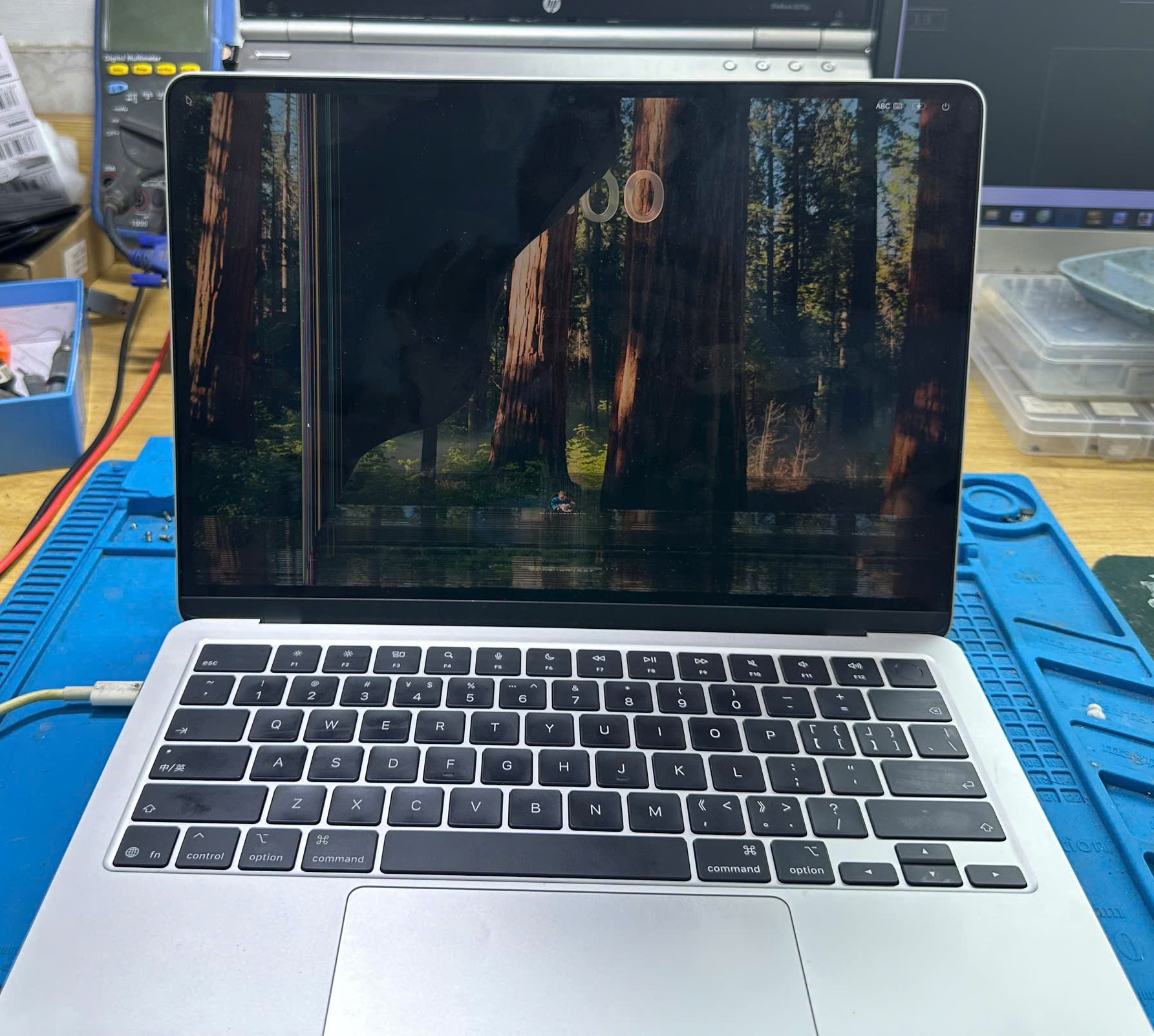 Laptop bị sọc màn hình tại Bắc Ninh – thay màn hay sửa?